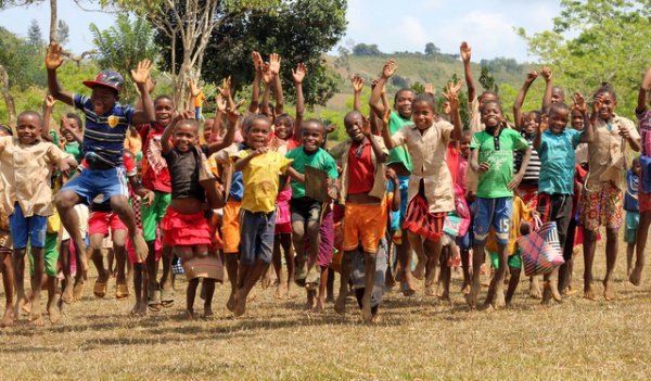 Enfants de Madagascar.JPG