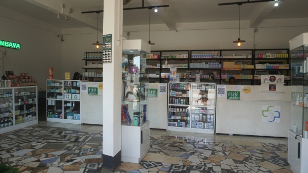 Pharmacie Centrale 002.jpg