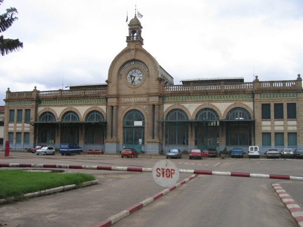 Soarano Train Station 001.jpg